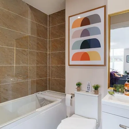 2 Bedroom Modern Apartment In Manchester Exterior photo