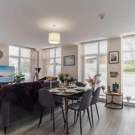 2 Bedroom Modern Apartment In Manchester Exterior photo