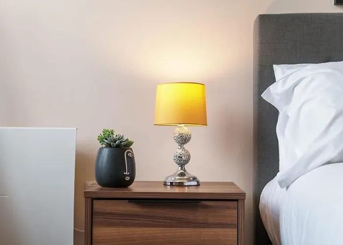 2 Bedroom Modern Apartment In Manchester