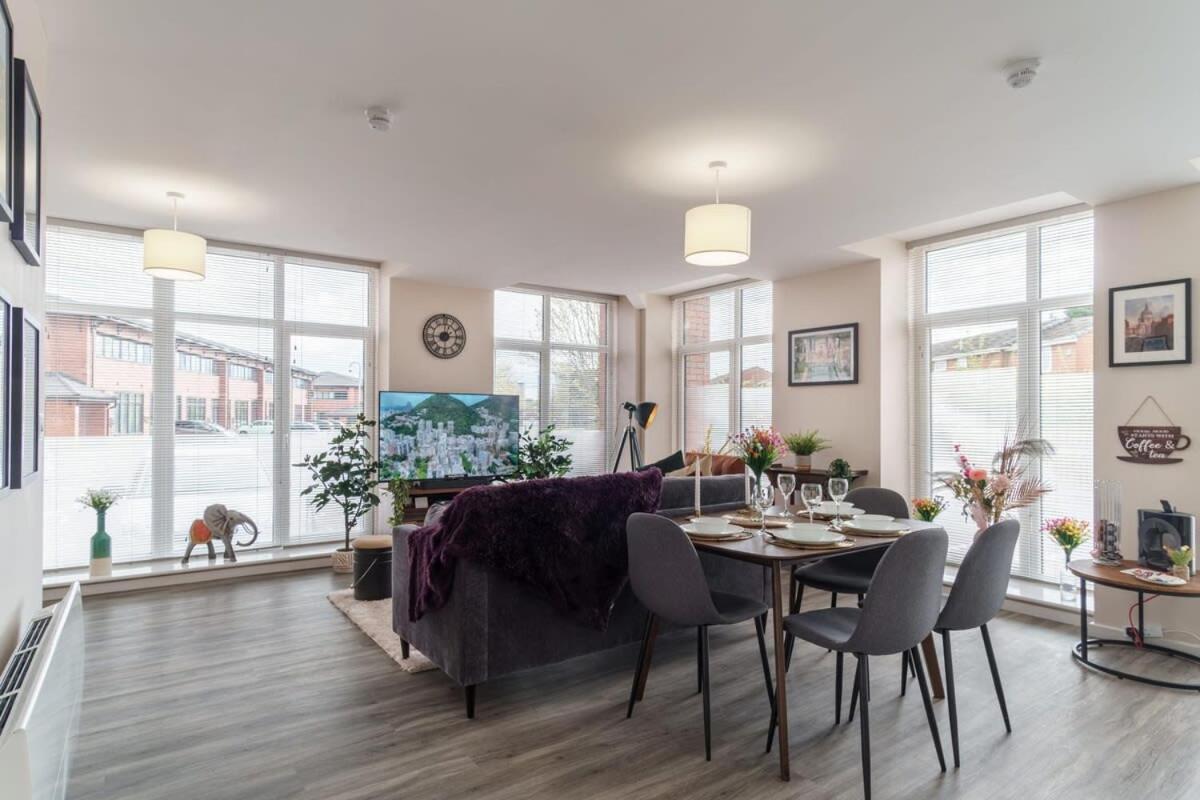 2 Bedroom Modern In Apartment Manchester