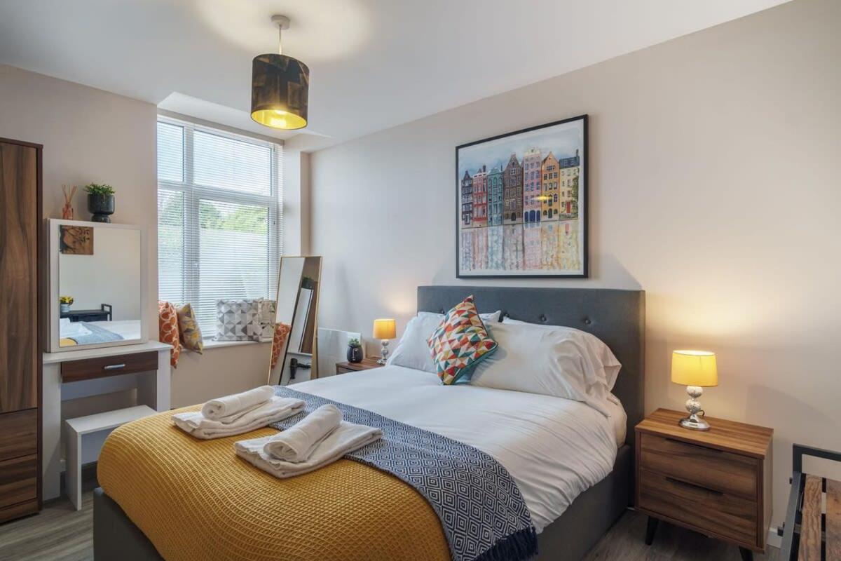 2 Bedroom Modern In Apartment Manchester